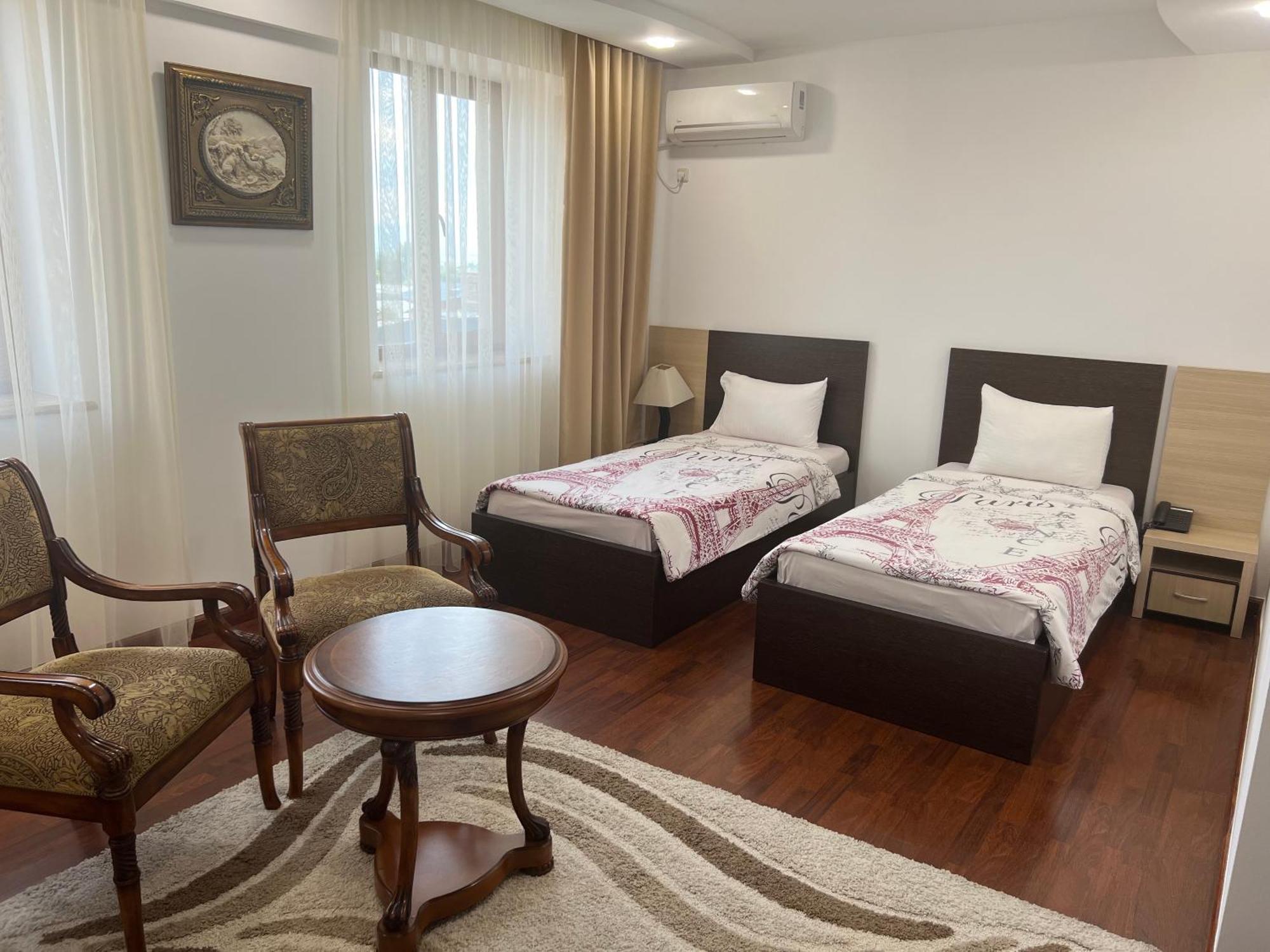 Vanatur Hotel Гюмри Экстерьер фото